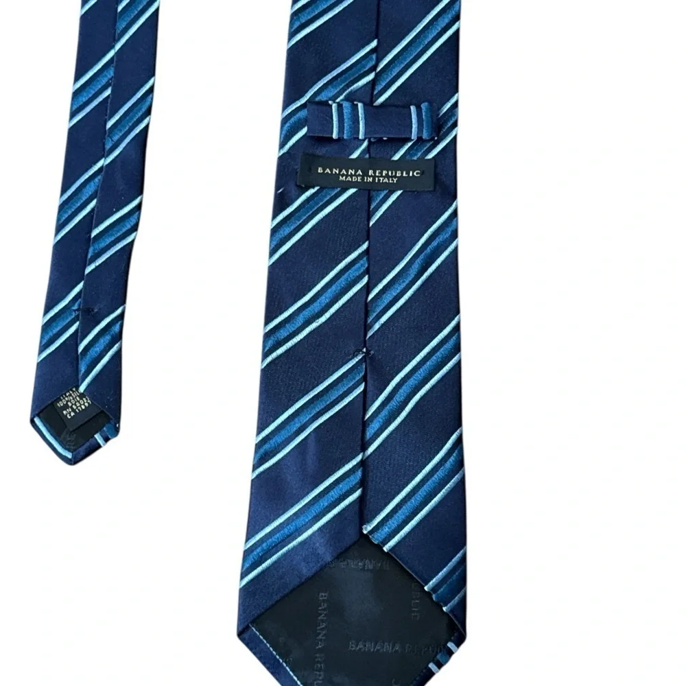 Banana Republic Made in Italy Navy Blue Striped Silk Tie Classic Style